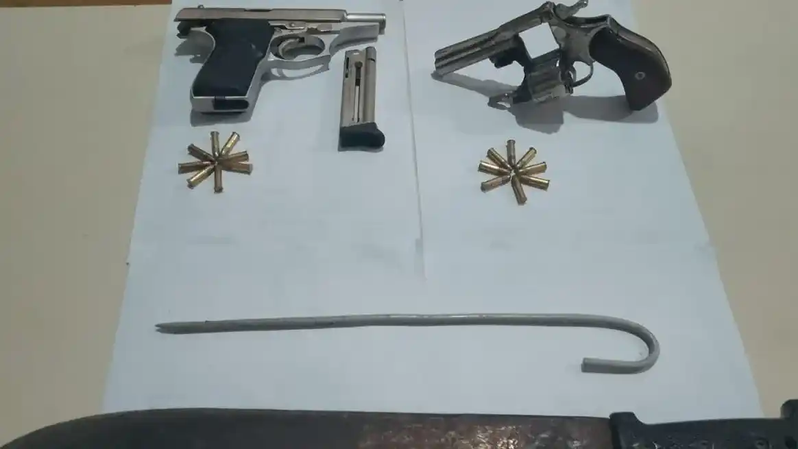 Las armas incautadas por el Comando Radioeléctrico. Foto: El Litoral