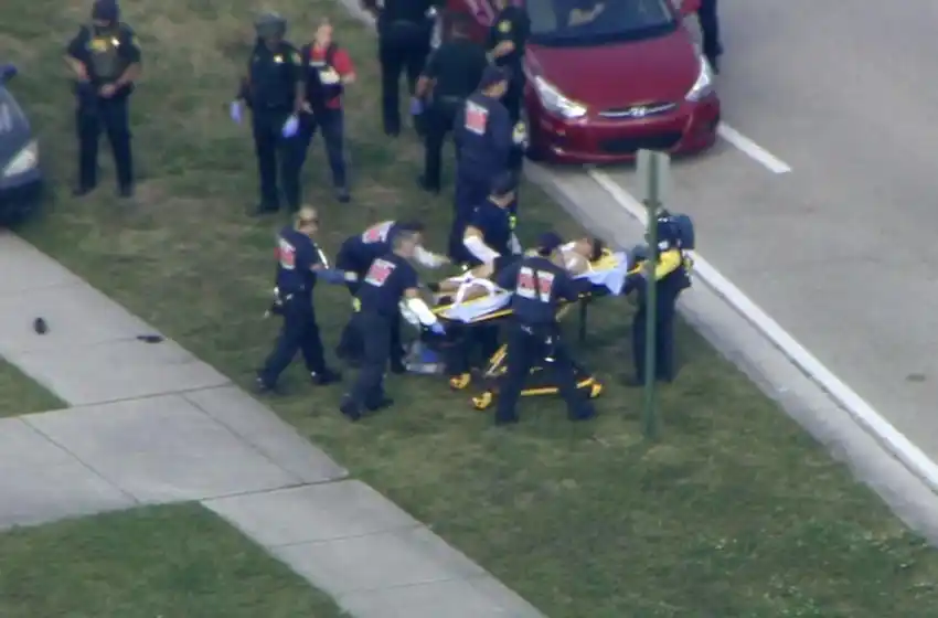 Masacre en una escuela: ex alumno disparó con un fusil y mató a 17 personas