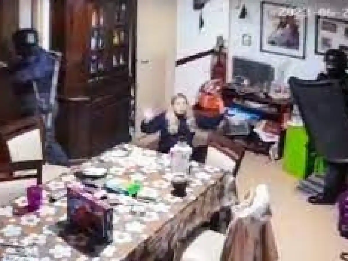 La policía de Rosario allanó una casa por error y dos niños debieron esconderse debajo de la mesa