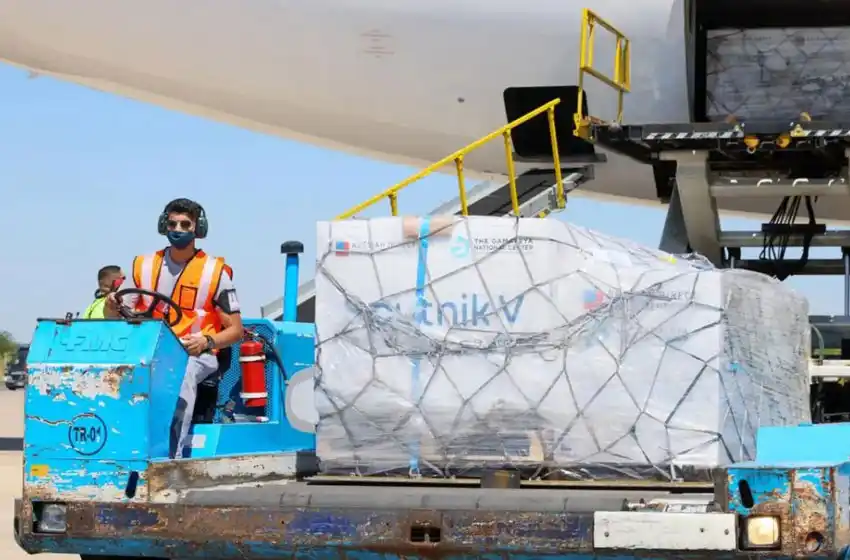 Llegó el avión con la segunda partida de la vacuna Sputnik V