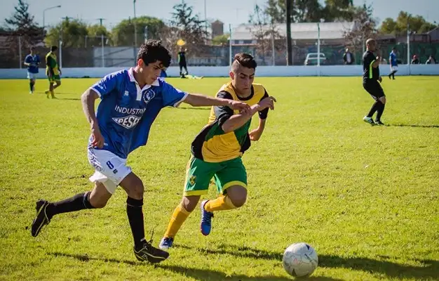 Deportivo goleó a Unión y sigue siendo protagonista
