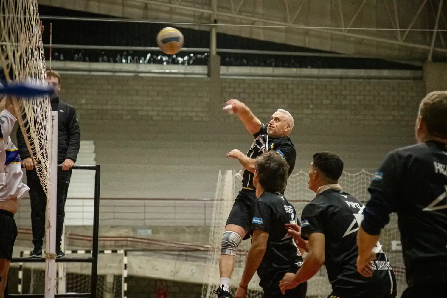 El vóley copa el Polideportivo esta noche