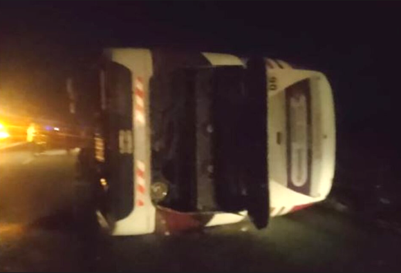 Accidente en la Ruta 2: volcó un micro que iba a Mar del Plata y hay al menos 40 heridos