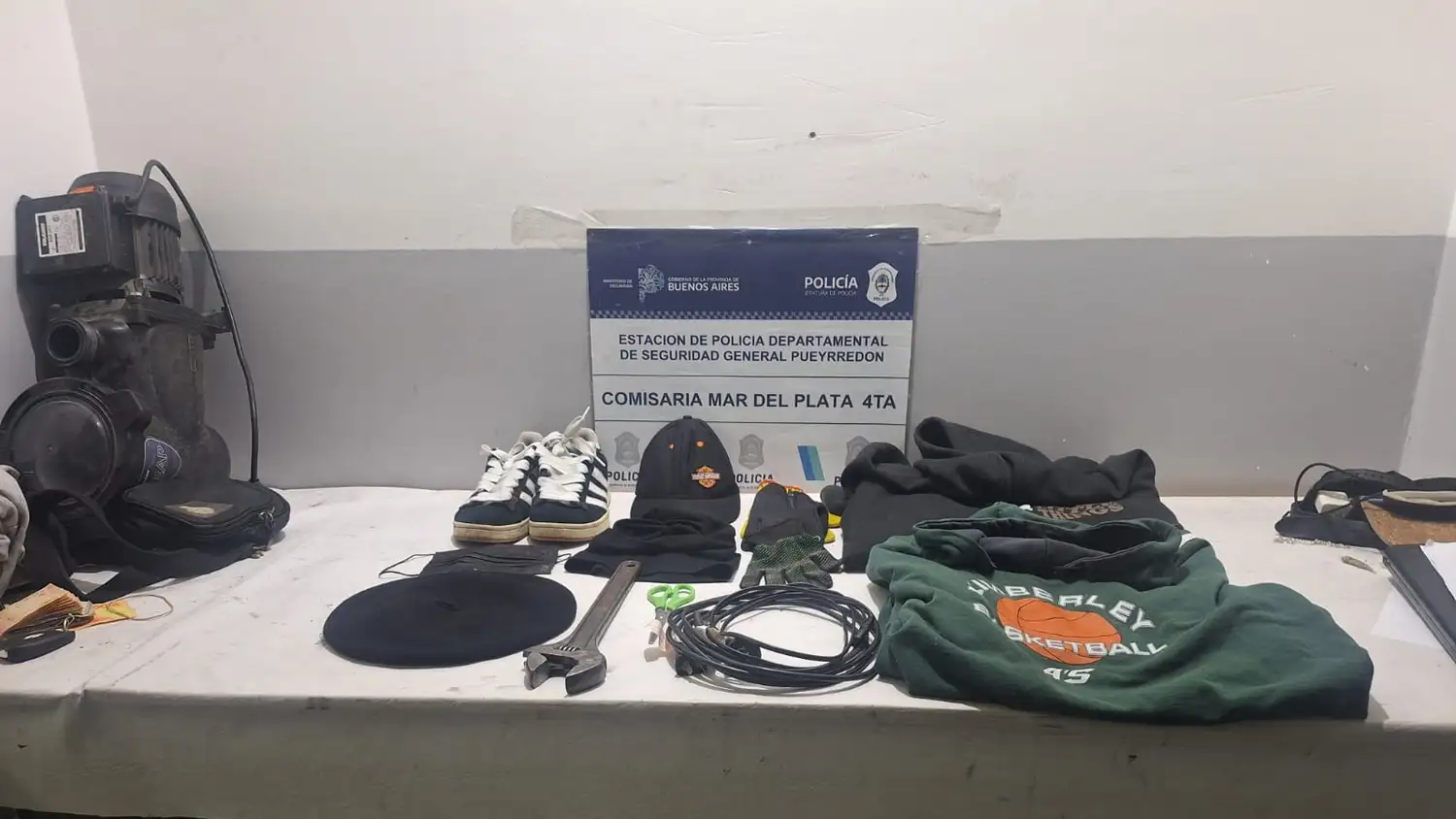 Detienen a un hombre con una camioneta robada