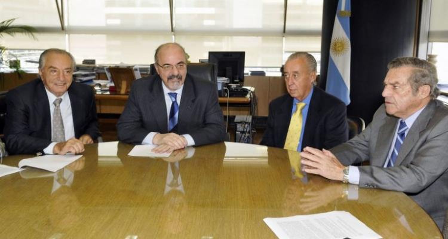Empleados de Comercio cobran con aumento retroactivo a Abril