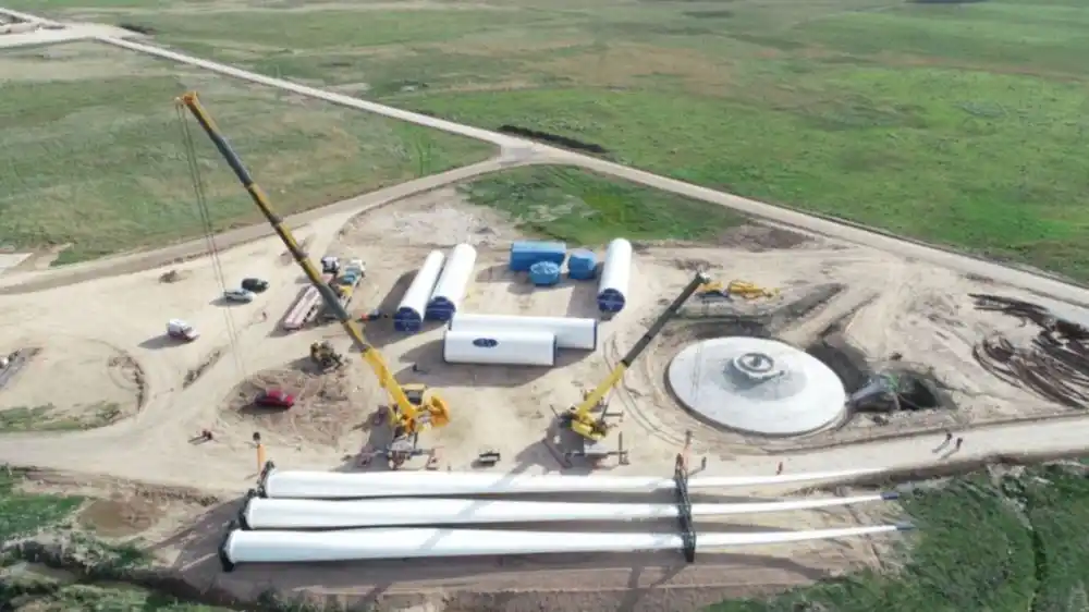 Pese a la prohibición de despidos, Uocra denunció que echaron 200 obreros del parque eólico de Miramar