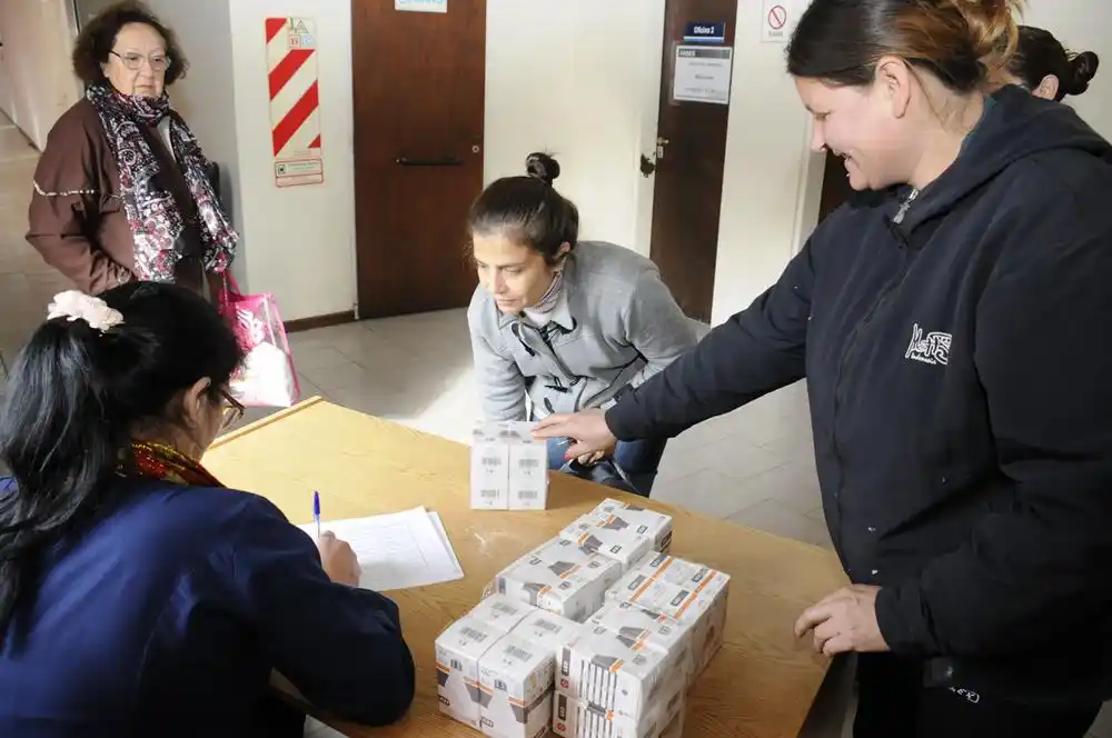 Continúan con el programa de entrega de lámparas led