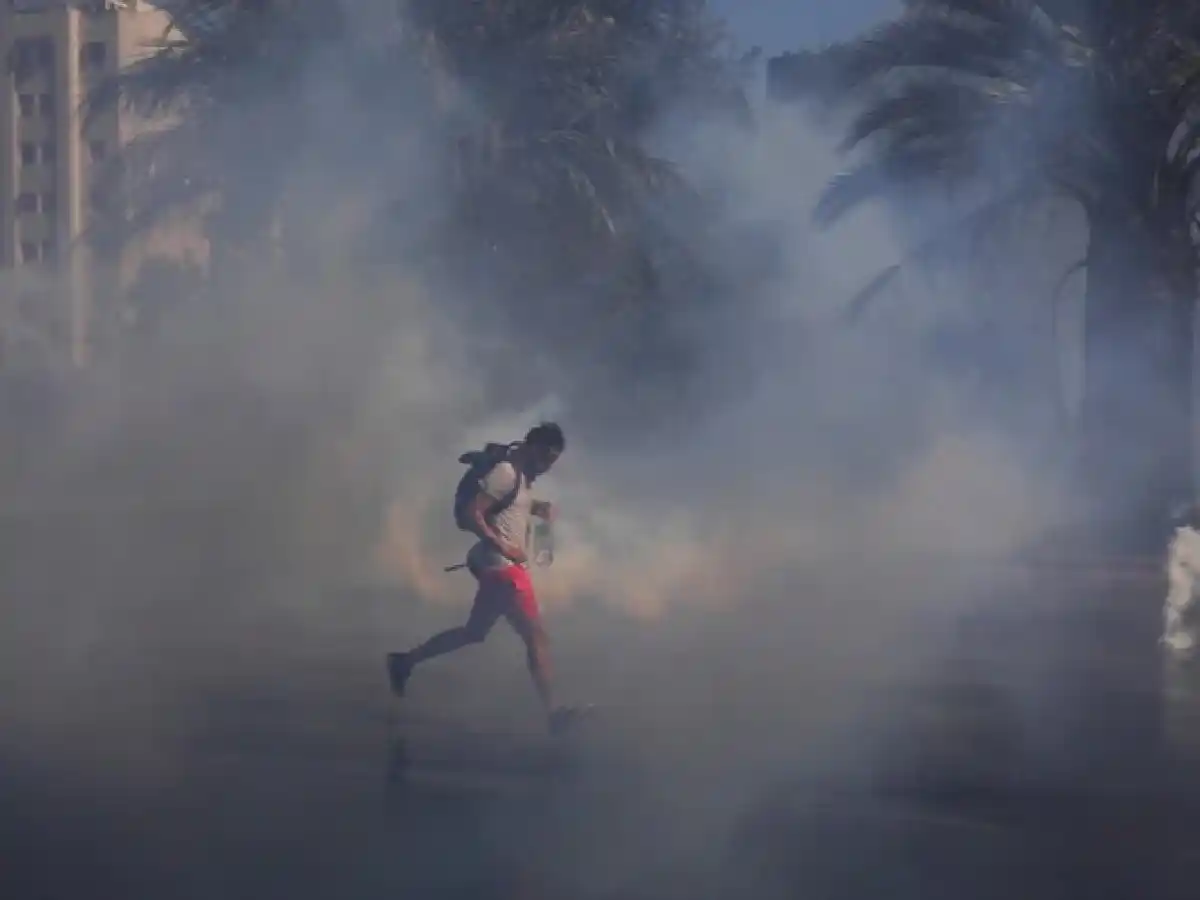 Conmoción en Chile por electrocutado en protesta