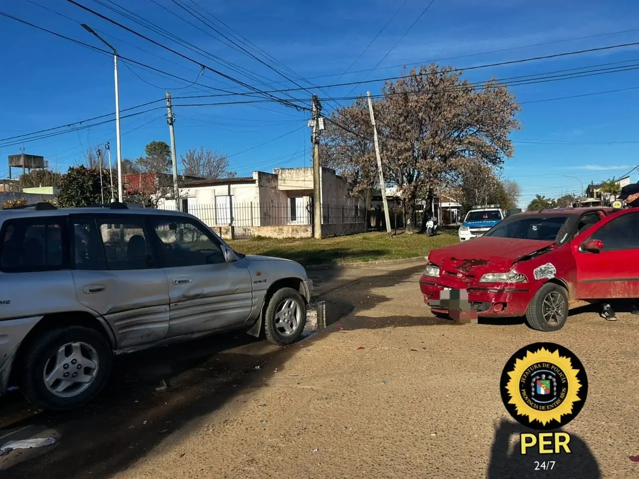 Choque entre un auto y una camioneta en San Salvador: no hubo personas lesionadas