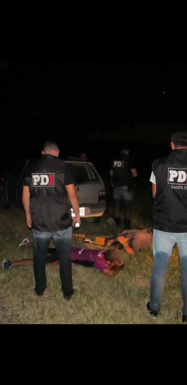 Tres detenidos por tenencia de arma de guerra en Helvecia