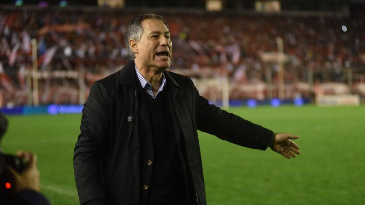 Ariel Holan renunció como entrenador del Santos