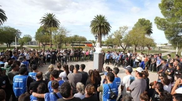 Coronel Suárez: fuerte cruce de La Cámpora a una concejal y respaldo gremial a Cristina tras el fallo judicial