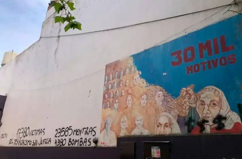 La Justicia Federal investiga los daños al mural de la memoria