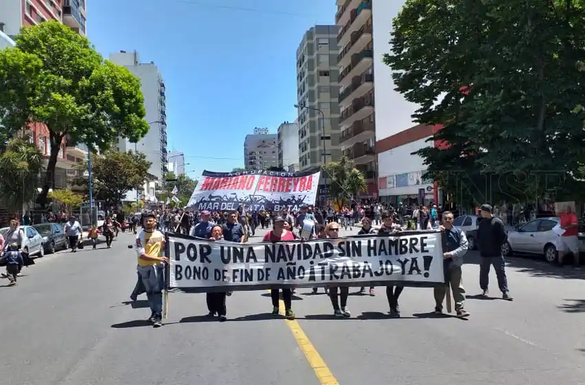 Movimientos sociales cortan el municipio y piden por la canasta navideña