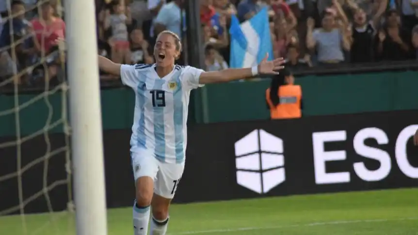 Fútbol femenino: Argentina ganó y dio el primer paso rumbo al Mundial