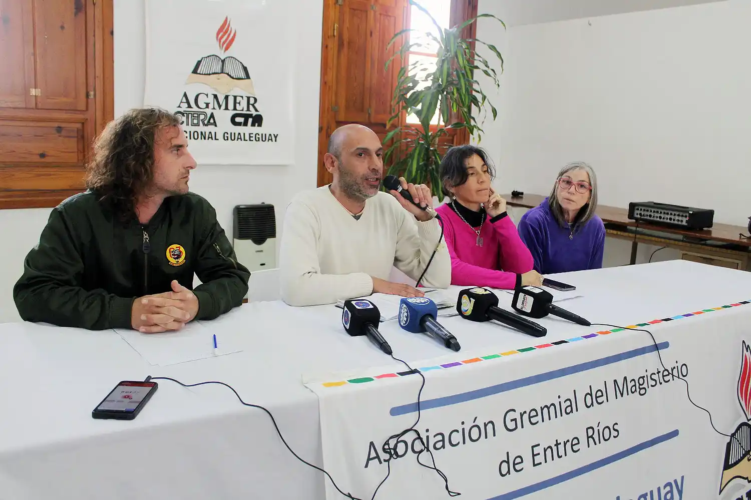 Dirigentes de Agmer y Amet brindaron una conferencia de prensa.