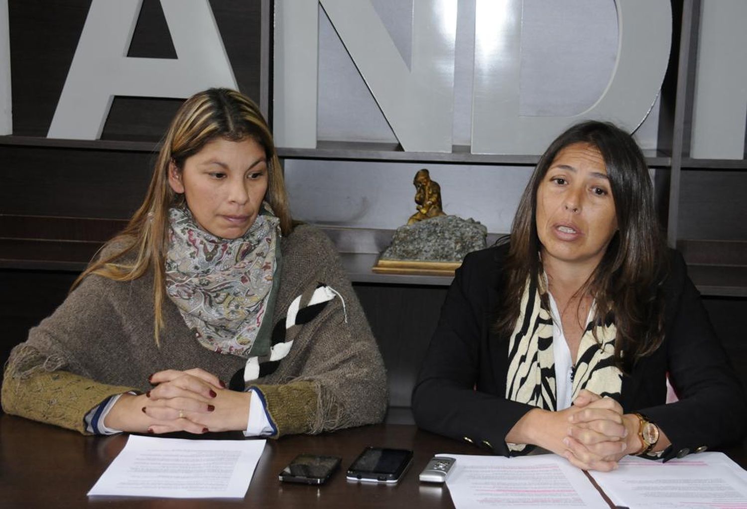 Tandil inaugurará los primeros tres bancos rojos en memoria de víctimas de femicidios
