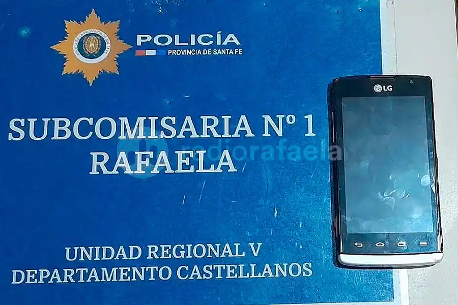 Que buena "amiga": le pidió su casa para cargar el celular y se lo robó