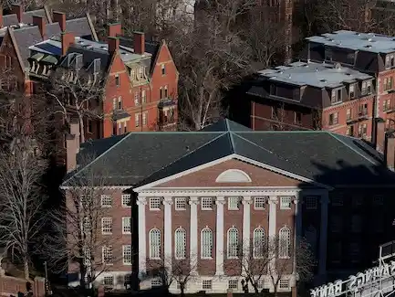 EEUU congeló otras dos subvenciones federales a Harvard por mas de 2.700 millones de dólares.