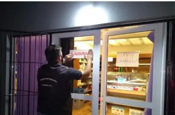 Controles e infracciones en distintos puntos de la ciudad por parte de Inspección General