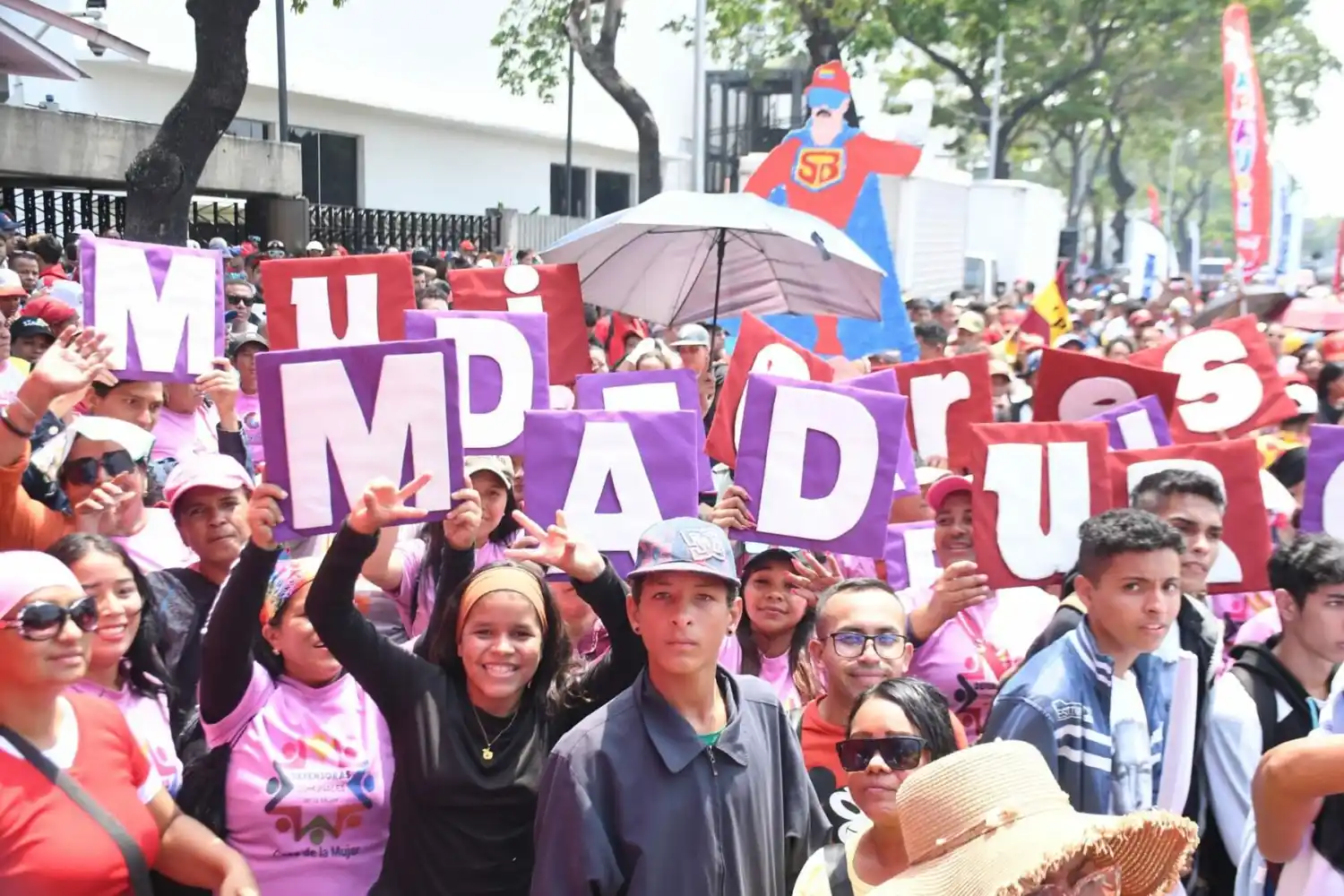 Denuncian sabotaje en marcha en apoyo a Maduro: capturan a  sujetos, uno con un «artefacto» (Video)