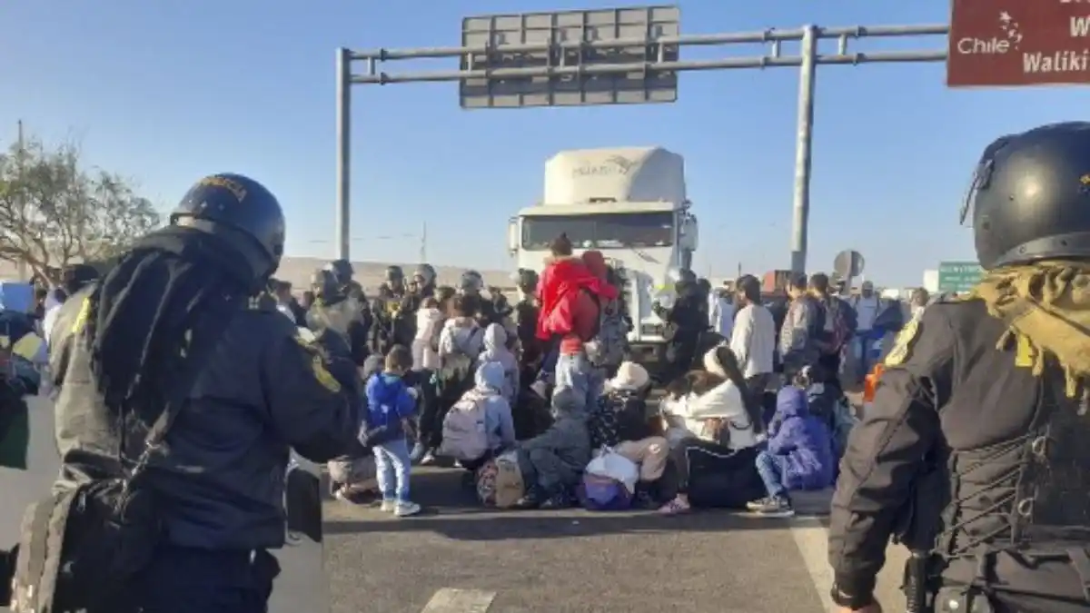 «Los devolvería a todos en un barco de regreso a su país»: lo que piensa este diputado chileno de los venezolanos