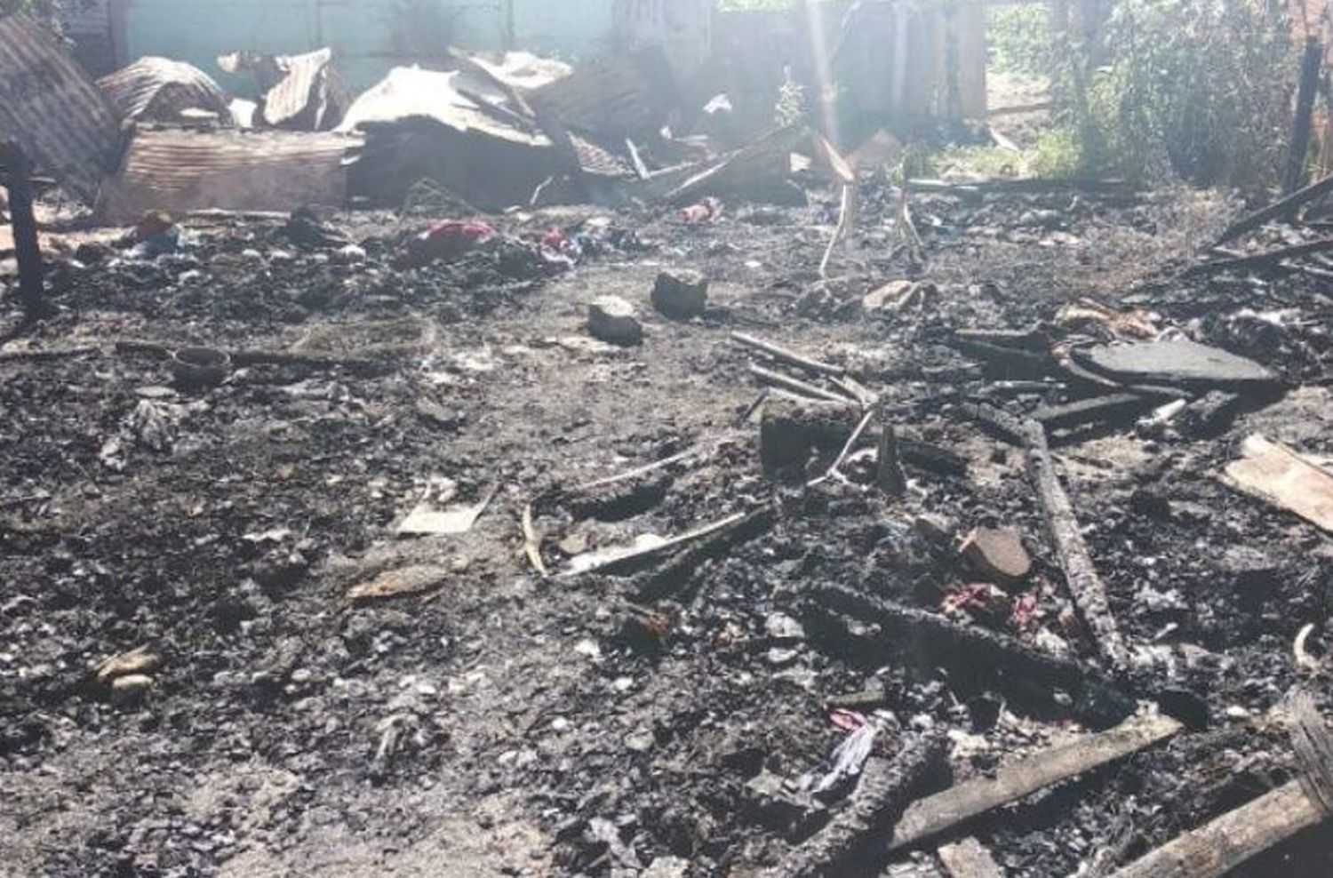 Le robaron una garrafa, identificó al ladrón y le prendió fuego la casa