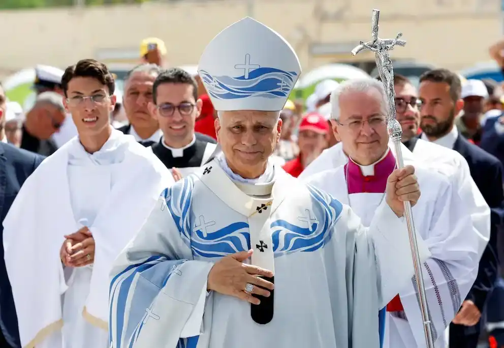El papa León XIV se encuentra en Lampedus.