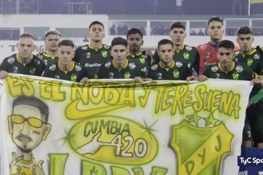 El Noba fue homenajeado por los jugadores de Defensa y Justicia