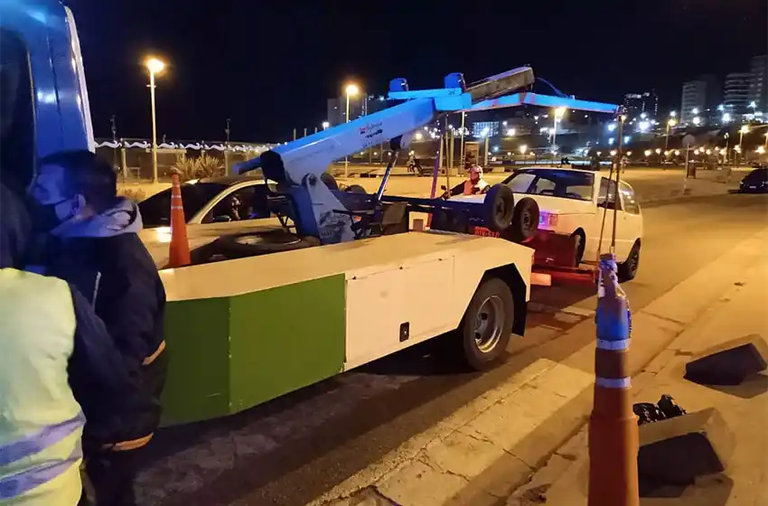 Control en Paseo Galíndez: se secuestraron 4 autos y 4 motos