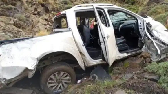 Discutió con su pareja y la mató: arrojó su camioneta por un barranco al intentar fingir un accidente en Neuquén