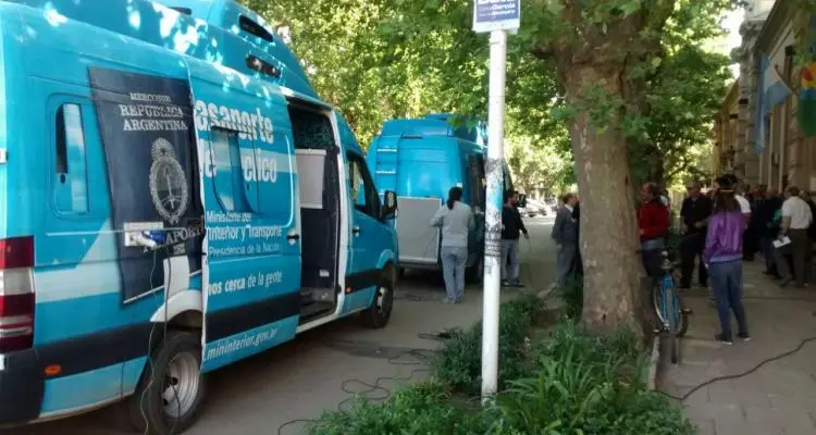 Antes de fin de año volverán los móviles de los DNI