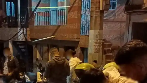 La niña de dos años estaba junto a los cadáveres: sicarios ejecutan a pareja de venezolanos en Medellín