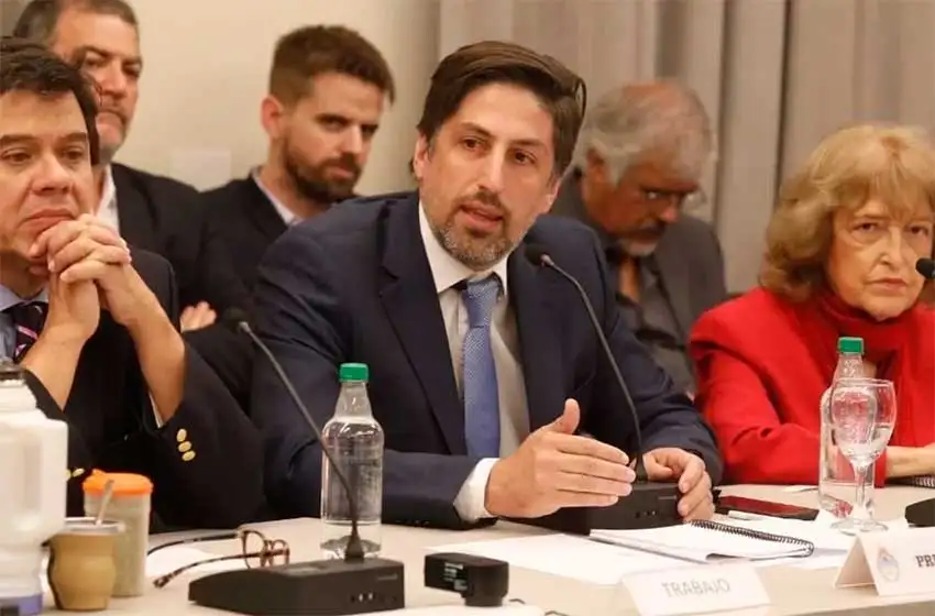 El ministro de Educación anunció que se extenderá la suspensión de clases