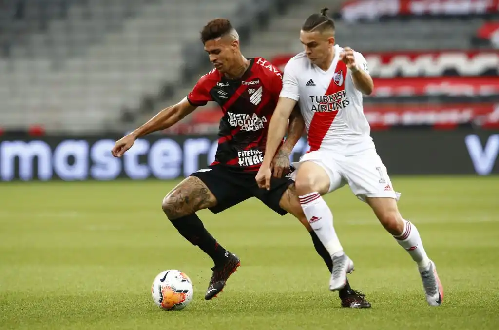 River se repuso y rescató un empate fuera del país