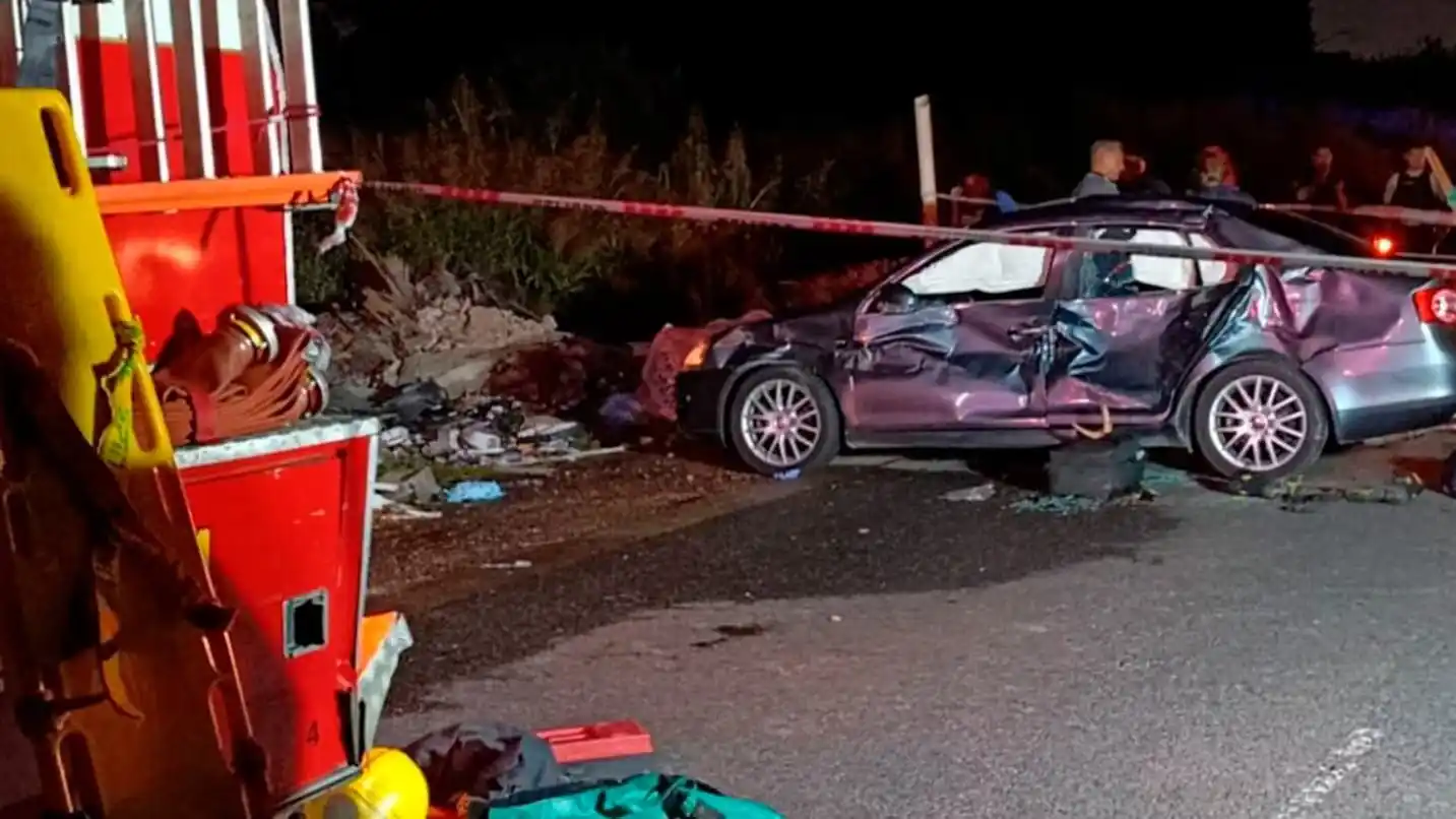 La dotación de bomberos fue atropellada en el cruce de Avenida Márquez y Ruta 201, a la altura de El Palomar. (Foto: gentileza Mi Periódico).