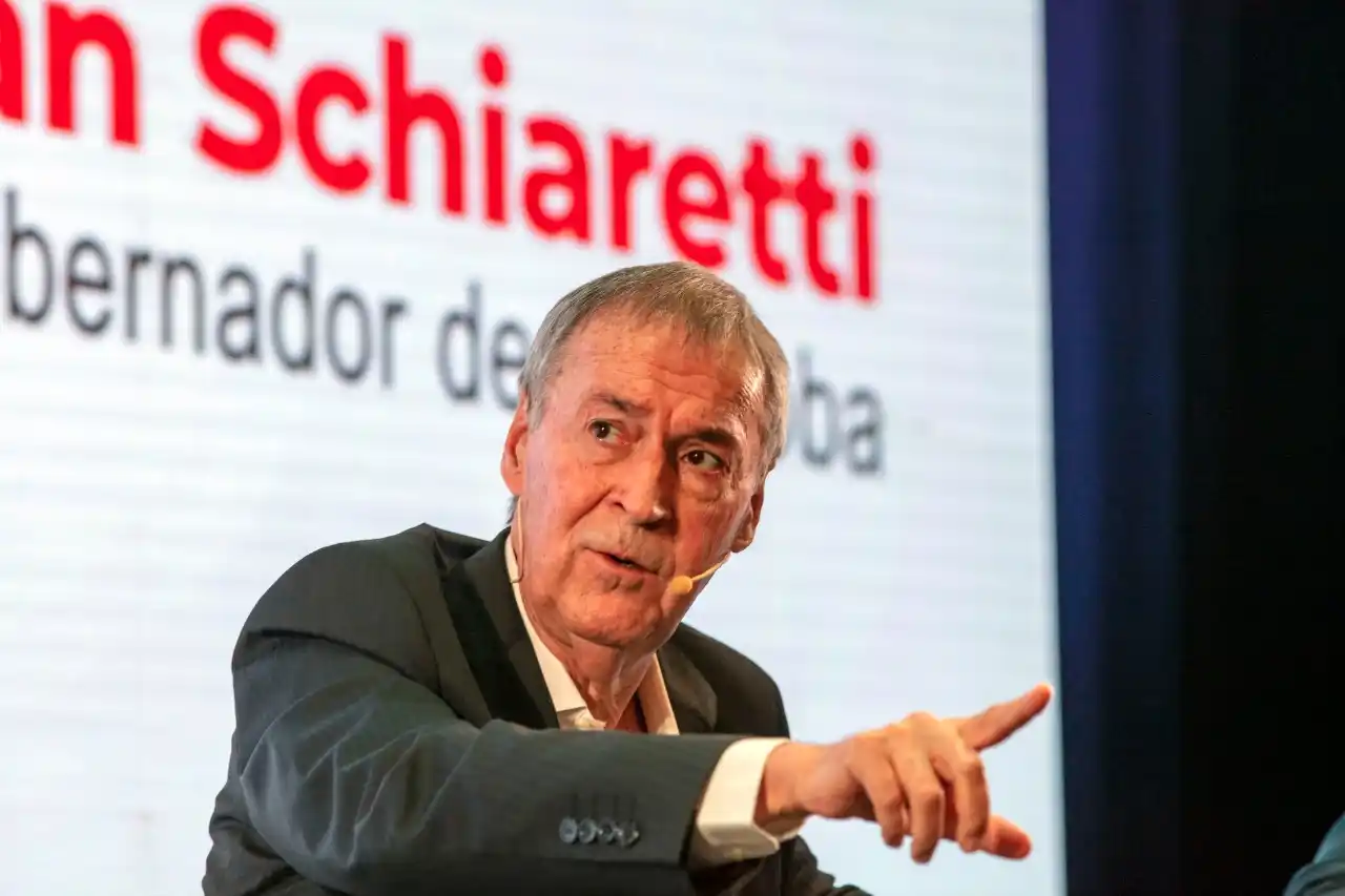 Schiaretti en el ciclo Democracia y Desarrollo de Clarín: "A pesar de tener una Constitución federal, el país es unitario"