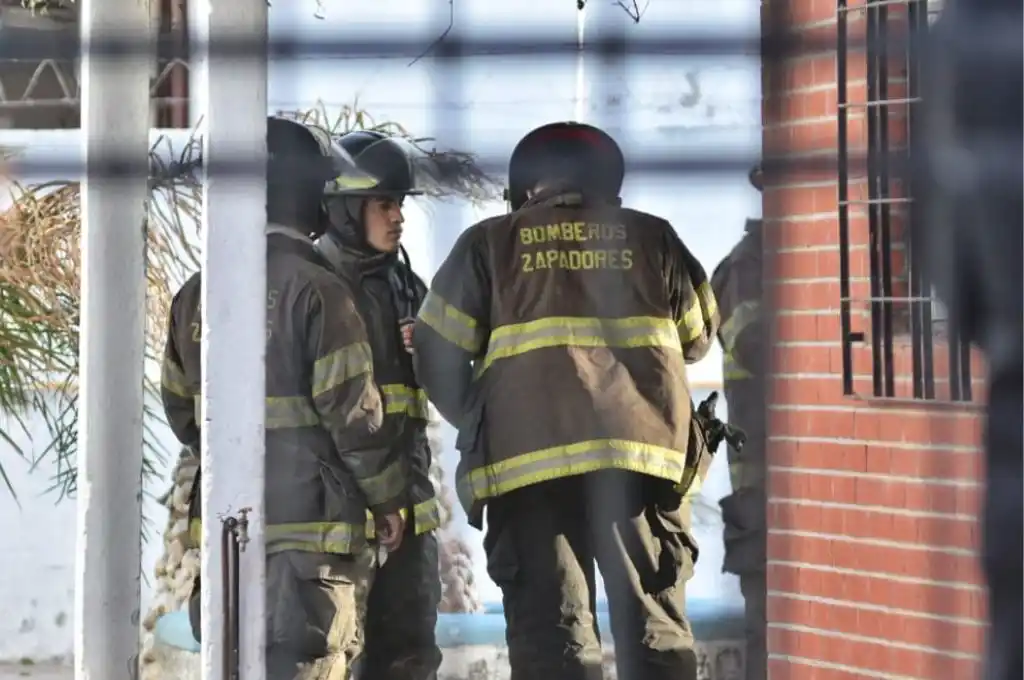 Trabaja personal de Bomberos en el lugar