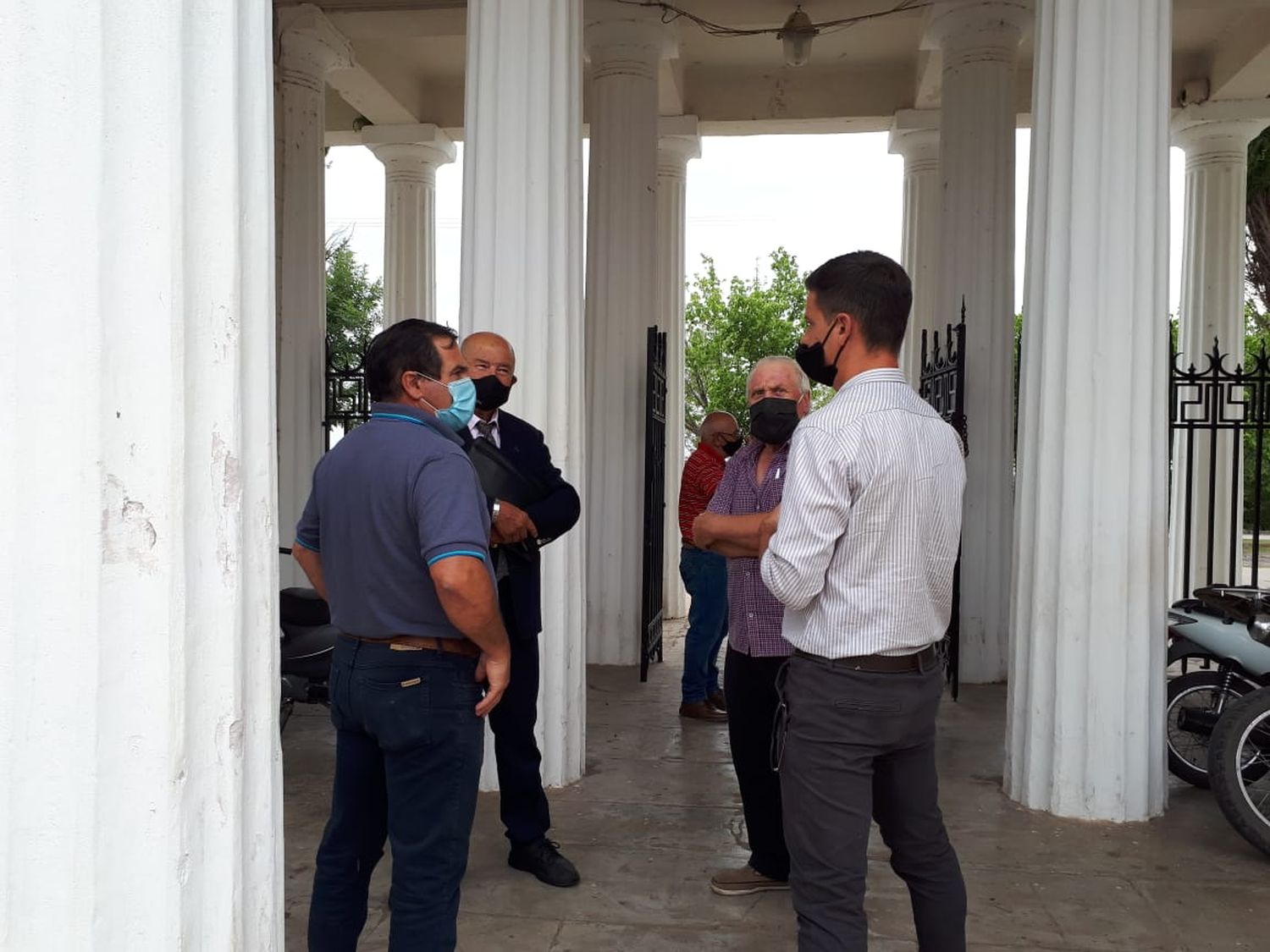 Los primeros objetivos de “Cacho” Quintana en el Cementerio: hacer otro osario y “levantar los tapiales”