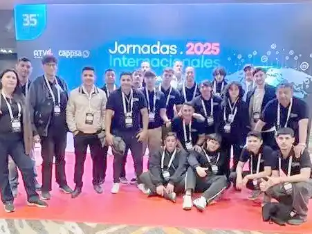 Alumnos del Politécnico en evento de tecnología