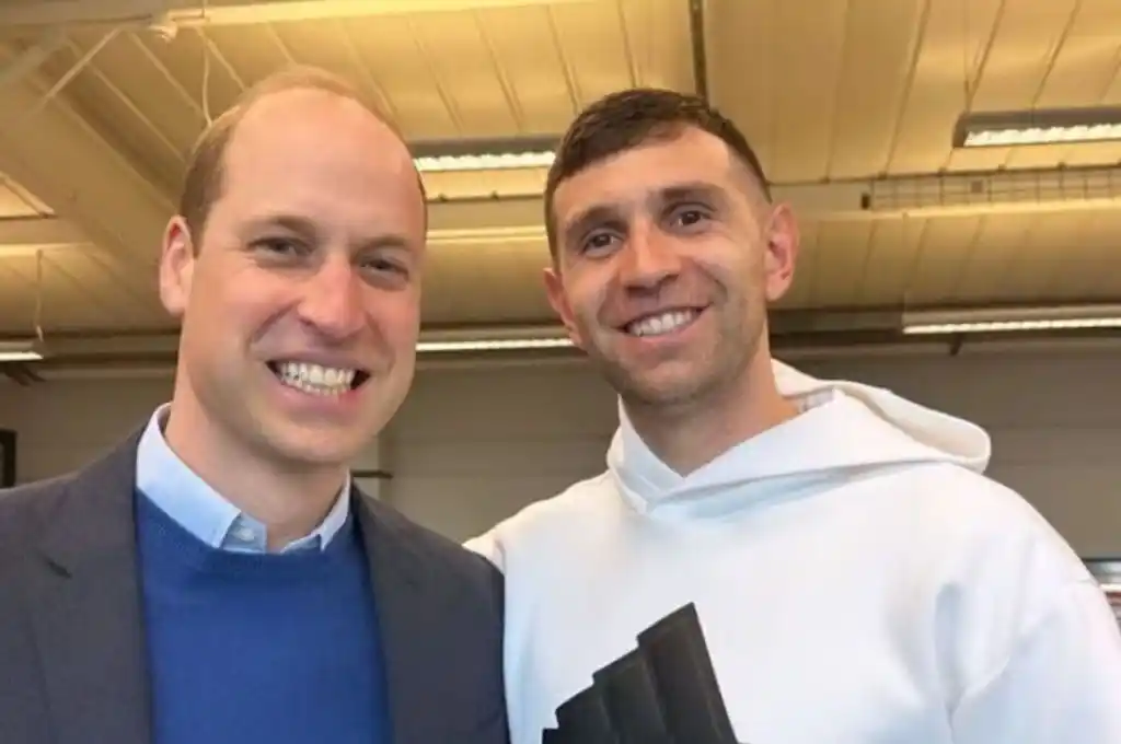 El Príncipe Guillermo sorprendió a Dibu Martínez en el entrenamiento del Aston Villa