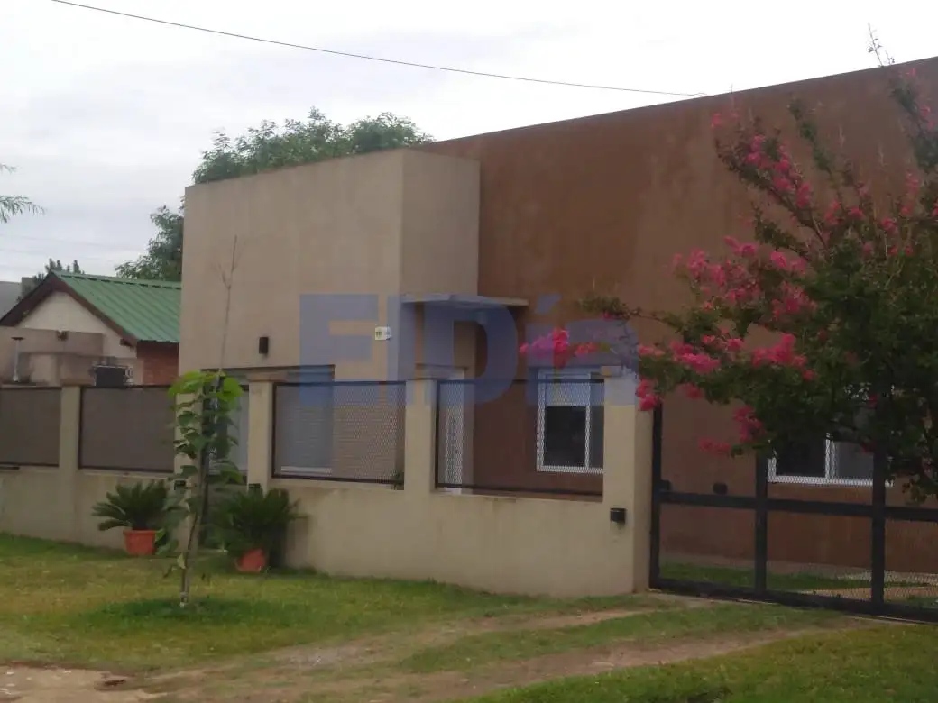 Tres delincuentes armados entraron a una casa, maniataron a los dueños y les robaron