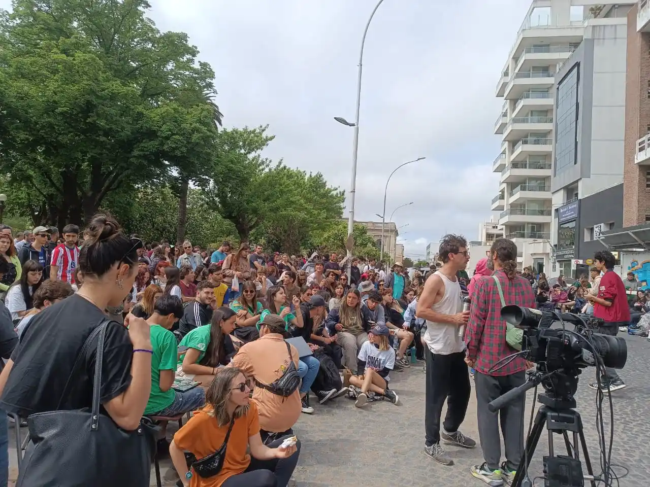 Comenzó la asamblea interclaustro.