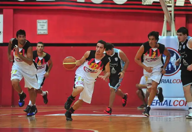 Central recibe a San José y Racing busca la esquiva victoria