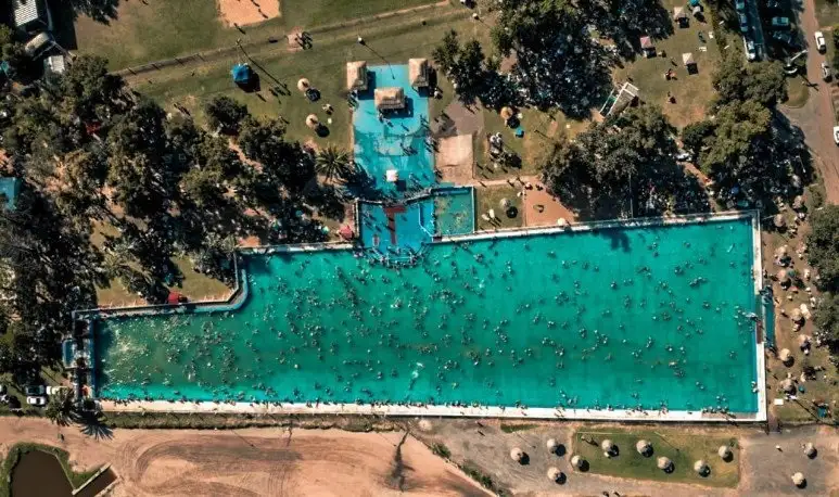 Teodelina se prepara para una concurrida temporada, esta vez con nueva pileta y parque temático. Foto: Gentileza.