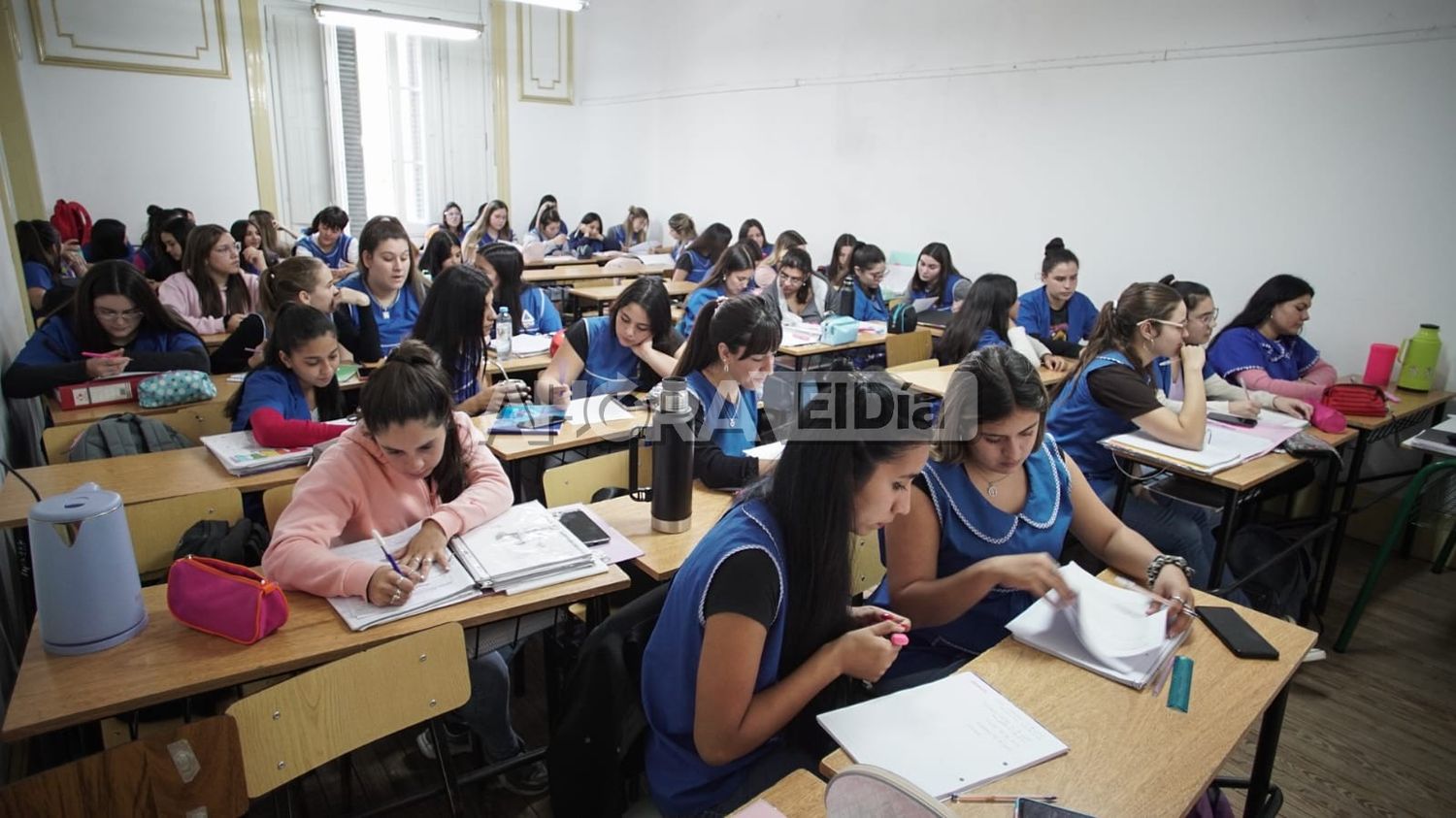 El peso cultural de “la seño”: En la ciudad no hay varones que estudien para ser maestros jardineros