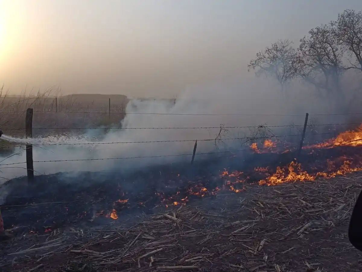 Bomberos controlaron incendio  en Quebracho Herrado 