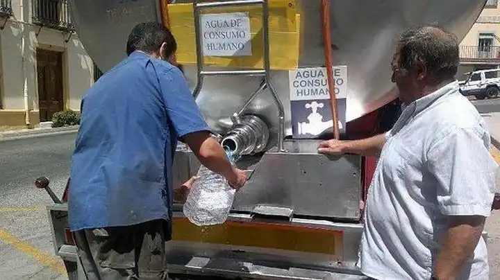Reconquista: puntos de distribución de agua potable