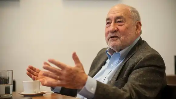 Nobel de Economía criticó a Mauricio Macri y a Javier Milei