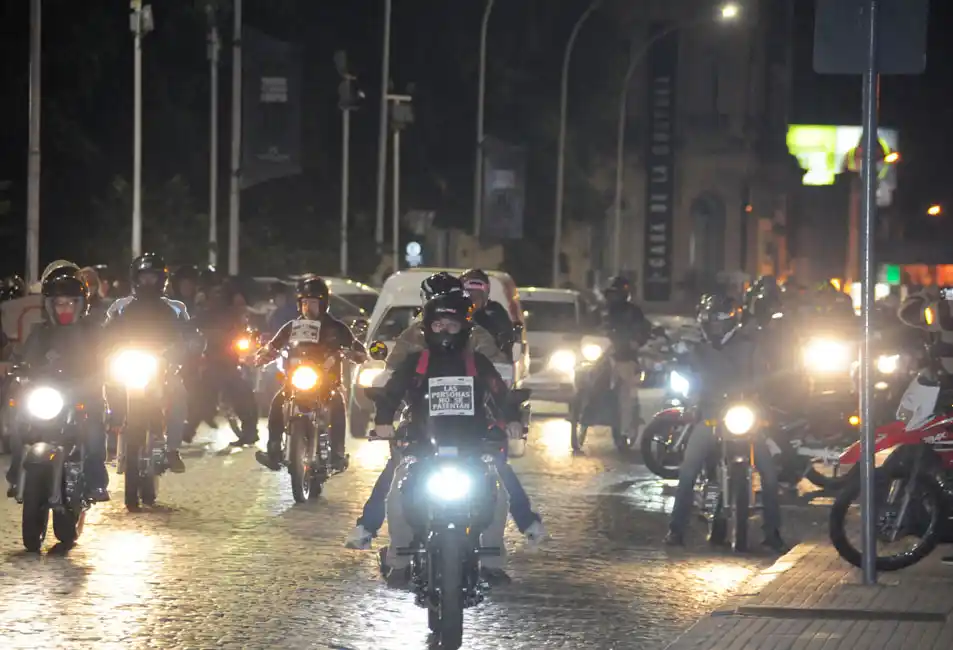 Moteros se movilizaron contra la ley que obliga el patentamiento de cascos y chalecos